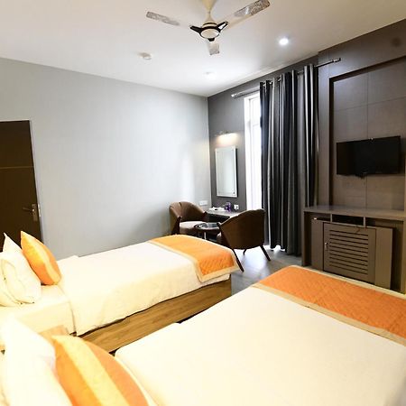 Hotel Jataka Inn Bodh Gaya Ngoại thất bức ảnh