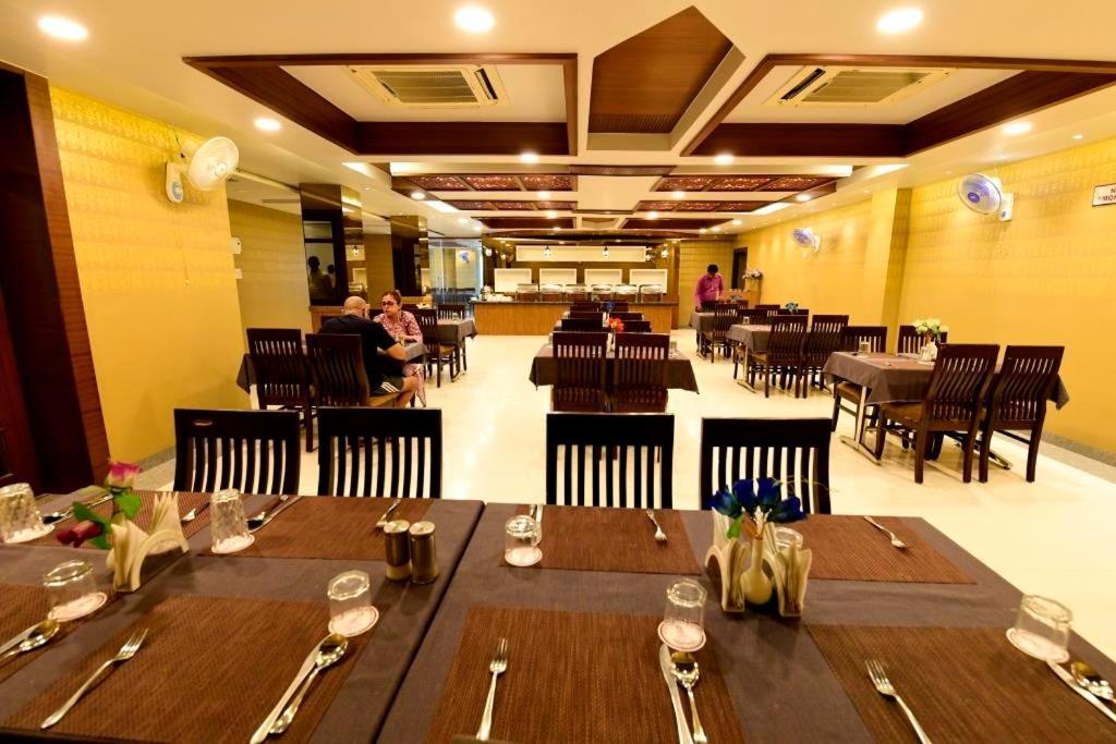 Hotel Jataka Inn Bodh Gaya Ngoại thất bức ảnh