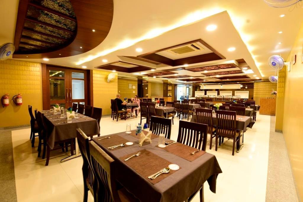 Hotel Jataka Inn Bodh Gaya Ngoại thất bức ảnh
