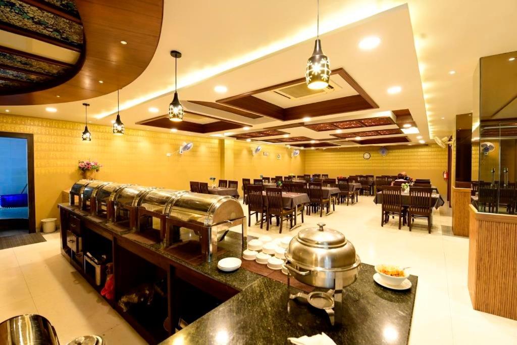Hotel Jataka Inn Bodh Gaya Ngoại thất bức ảnh