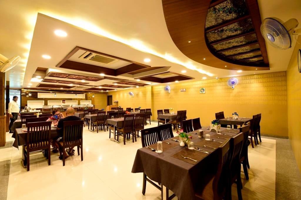 Hotel Jataka Inn Bodh Gaya Ngoại thất bức ảnh